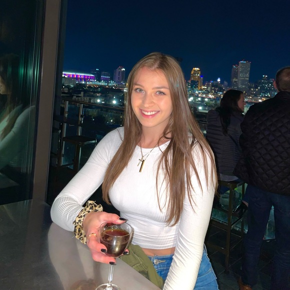 Meet your Posher, Samantha - Picture 1 of 1